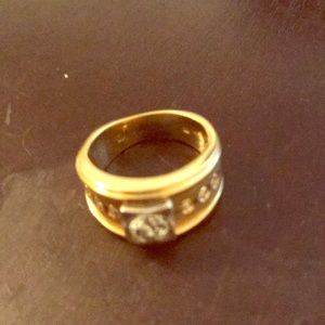 18 karat diamond ring